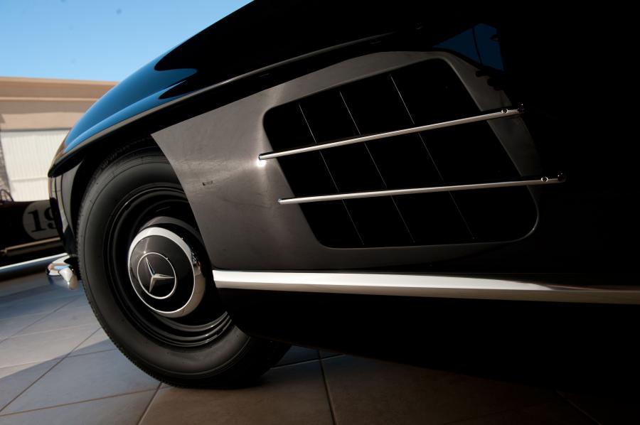 Детали экстерьера Mercedes-Benz 300 SL 1957 года  (фото 40 из 59)